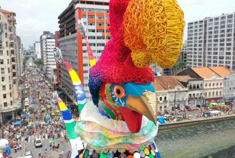 Galo da Madrugada conheça a história do maior bloco de rua do mundo